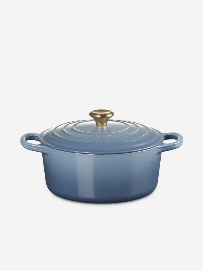 le creuset signature round cocotte chambray 26cm